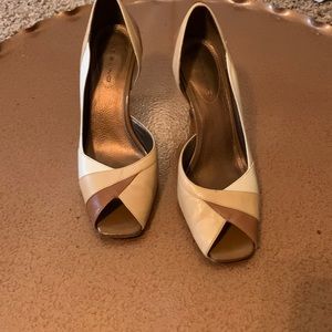 Beige tan cream heels